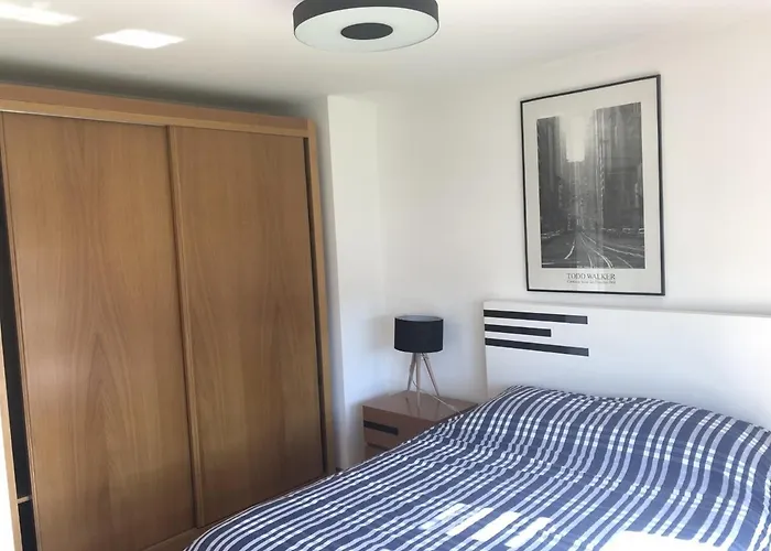 Entire In - 2 Bedrooms 公寓 *